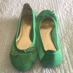 Nine West green flat shoes 9M adorable for summer!